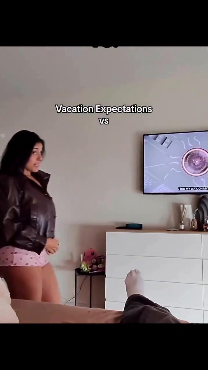 i brought vacation paranoia straight to the hotel room 😂